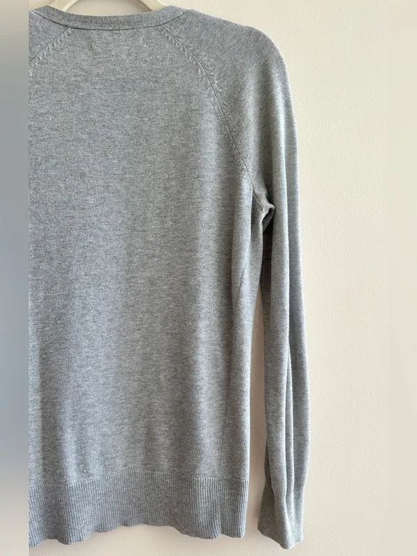 Old Navy Women’s Grey Lightweight Knit Button Down Cardigan, Size Small - Image 15
