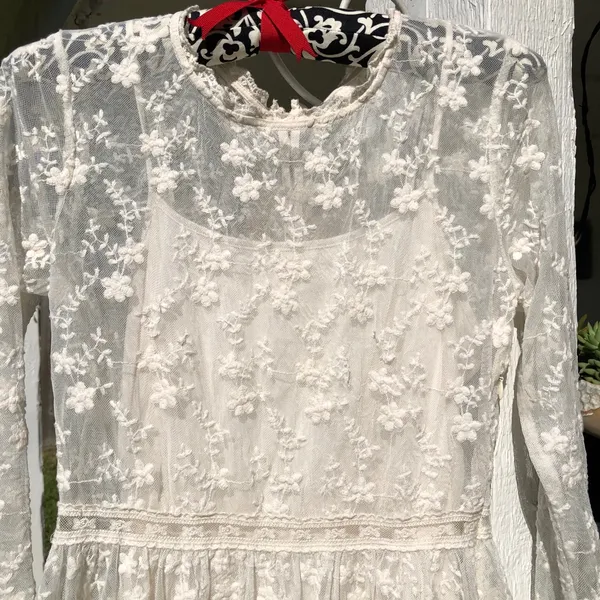 🛍️ Lace Dress w/button back & long sleeve Cream S - Image 2