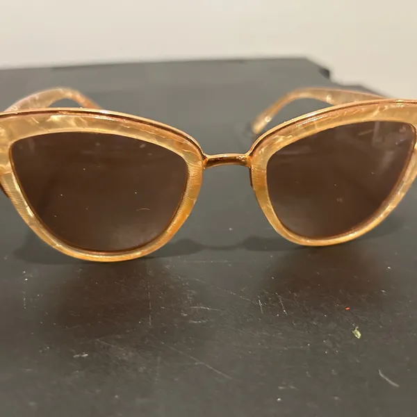 Stylish Gold Cat - Image 4