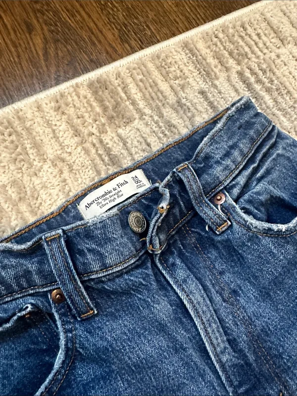 Abercrombie Straight Leg Jeans - Image 4
