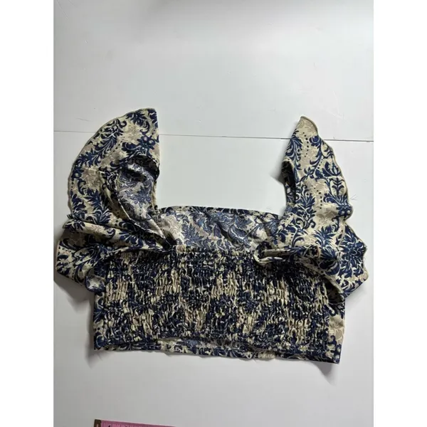 Source Unknown Floral Square Neck Crop Top in Navy and Cream - Image 4