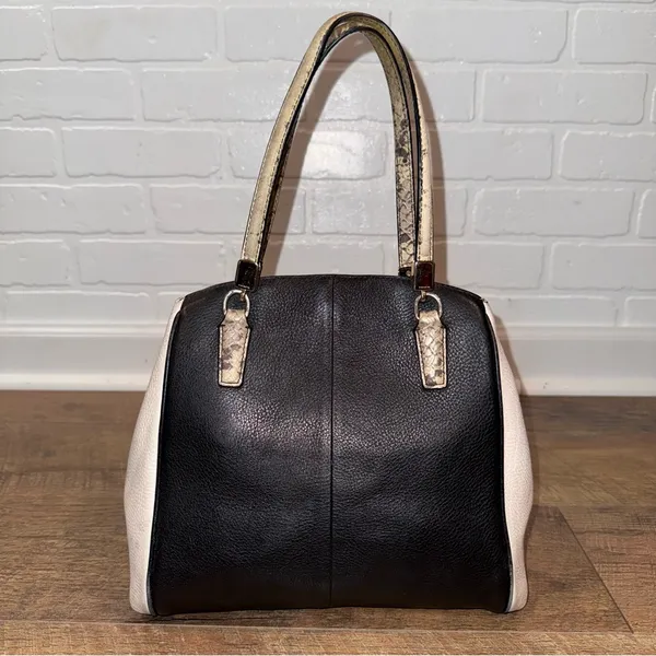 Coach Minetta Snakeskin-Patterned Black and Cream Crossbody Bag - Image 12