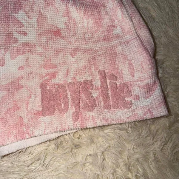 Boys Lie Pink Manhunt Boys Lie Basic Shorts Size Small NWOT - Image 2