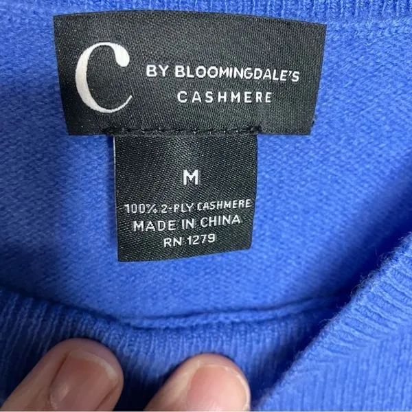 C‎ by Bloomingdale’s cashmere sweater periwinkle blue size medium - Image 3