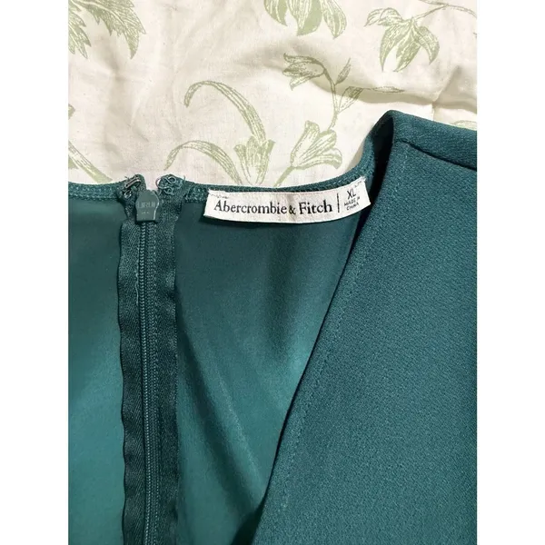 Abercrombie & Fitch Green Long Sleeve‎ Cutout Mini Dress Women's V-Neck Front XL - Image 8
