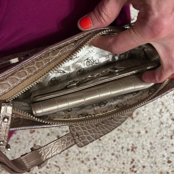 GUESS shoulder bag and wallet a crocodile skin effect - Image 11