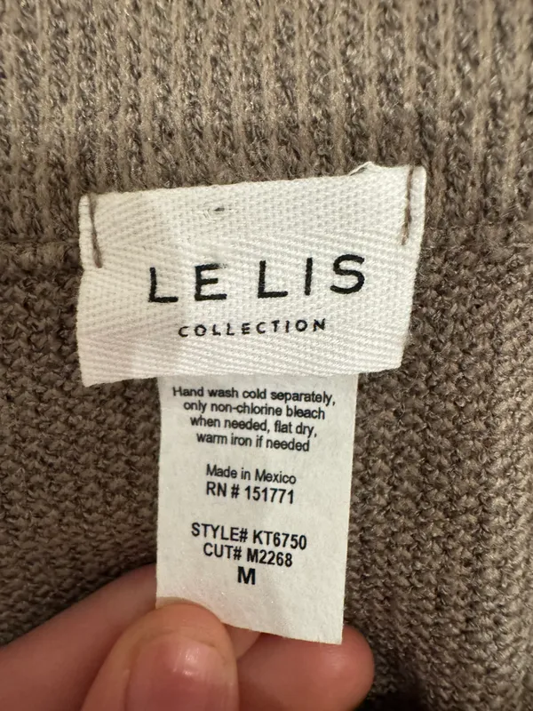 boutique long sleeve Size M - Image 2