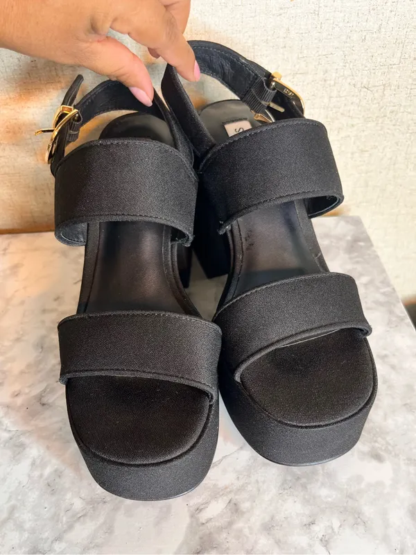 Steve Madden Black Platform Block Heel Sandals with Gold Buckle - Image 5