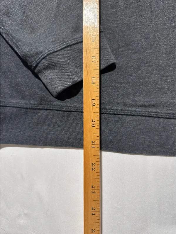 Levi's Classic Black Crewneck Sweatshirt - Size Large, Made - Image 8