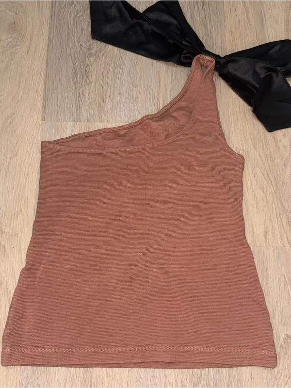 Anthropologie Maeve Brown One Shoulder Tank with Black Bow - Size Medium - Image 4