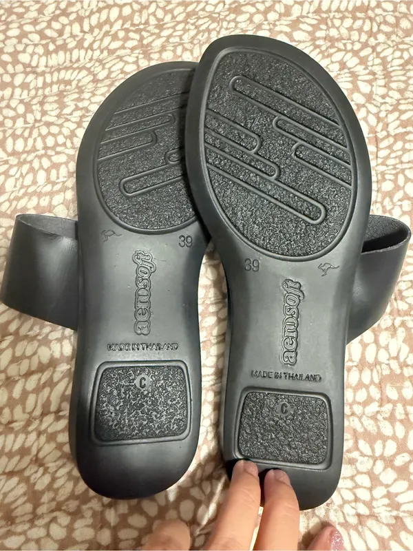 Aerosoft comfort style black sandal size 39 - Image 3