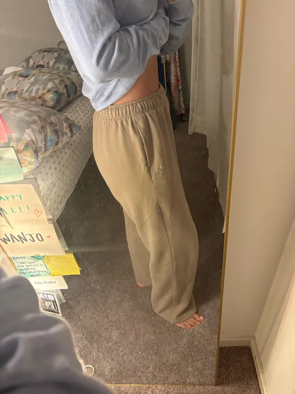Alo Yoga Straight Accolade Leg Sweatpants - Image 3