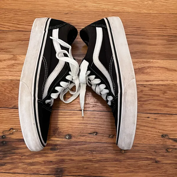 Vans Old Skool Black and White Skate Shoes Low Top Size 6.5 Women’s Streetwear - Image 4