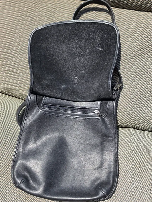 Vintage Coach Slim Legacy Flap Saddle Crossbody Black - Image 7