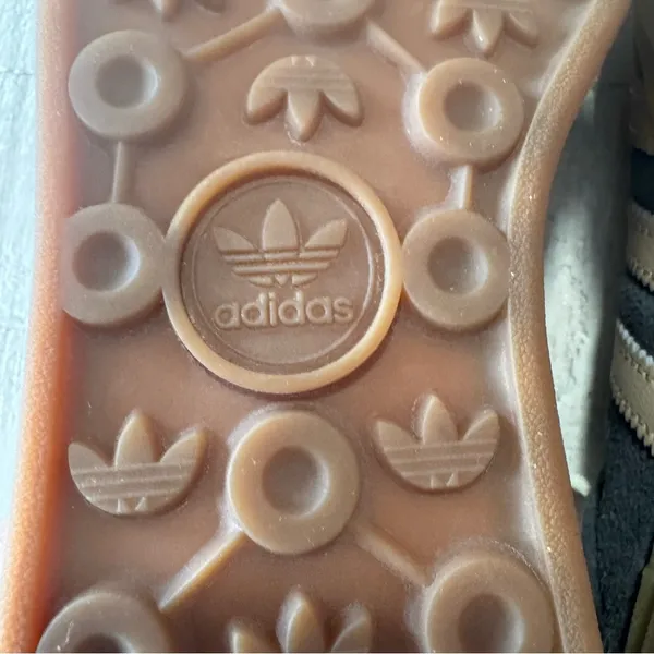 Adidas Gazelle Bold size 6 Grey/Magic Beige/Gum Platform Sneakers Suede Runs Big - Image 9