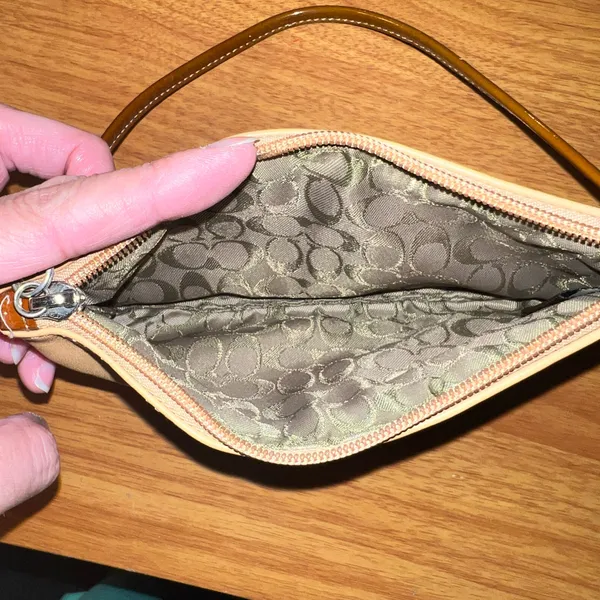 Coach Leatherware Est. 1941 Tan/Caramel Leather Wristlet - Image 5