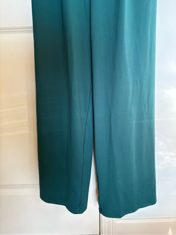 HALARA Emerald Green Wide-Leg Jumpsuit with Square Neck - Image 7