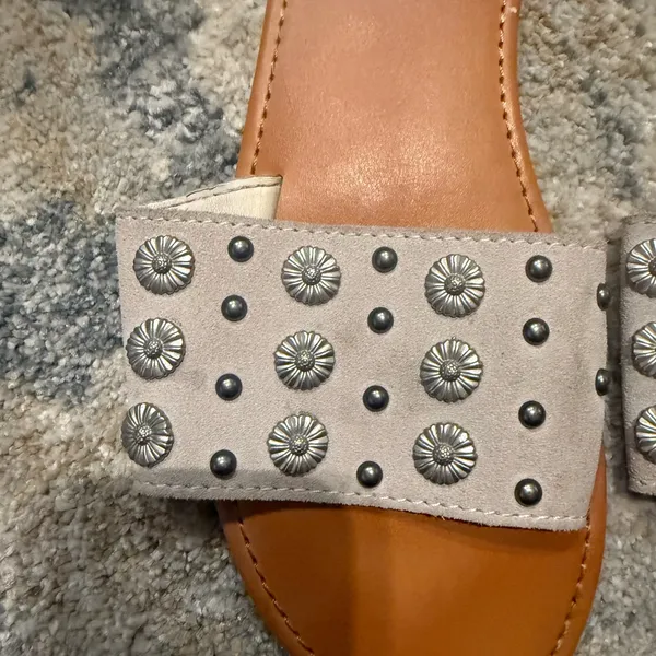 American Eagle | Tan and Silver Studded Sandals size 9 - Image 5