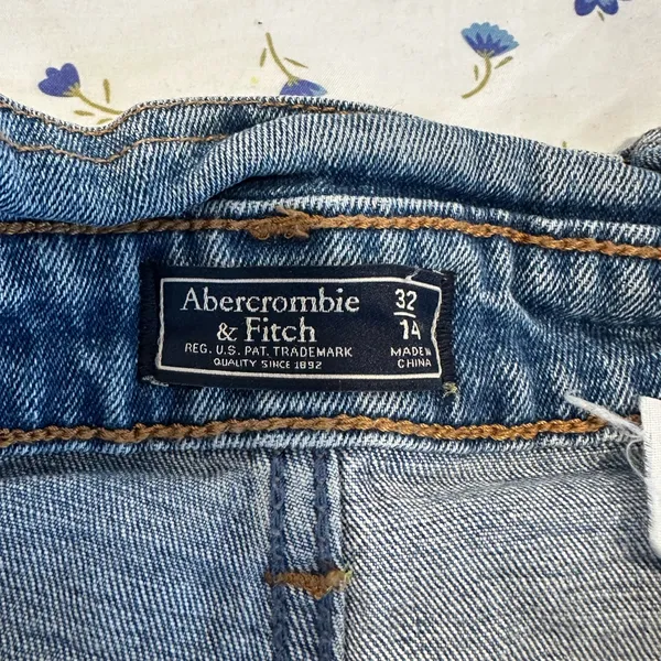 Abercrombie & Fitch Sz:32/14 Mall Brand high waited denim shorts ruffled waist. - Image 13
