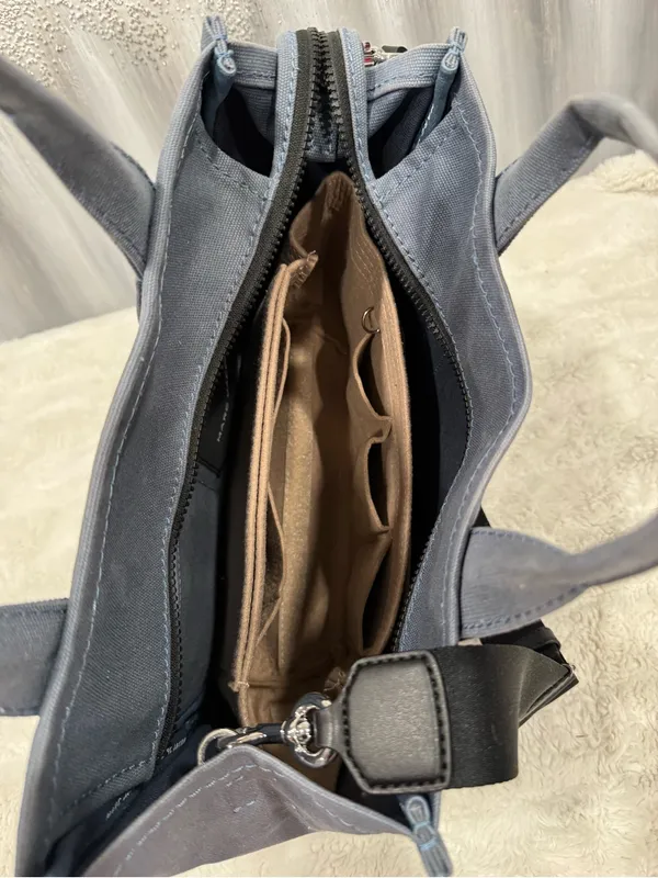 Marc Jacob’s The Tote Bag - Image 6
