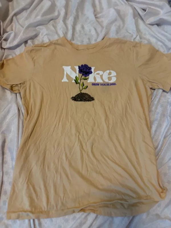 Nike tan flower short sleeve tshirt - Image 4