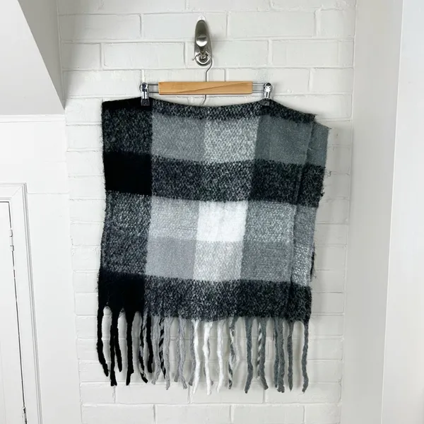 Chunky Soft Knit Black Grey Plaid Fringe Scarf - Image 2