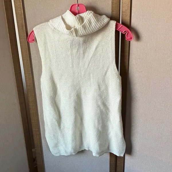 FINAL MARKDOWN White House Black Market Soft Cream cowl neck Sweater medium - Image 9