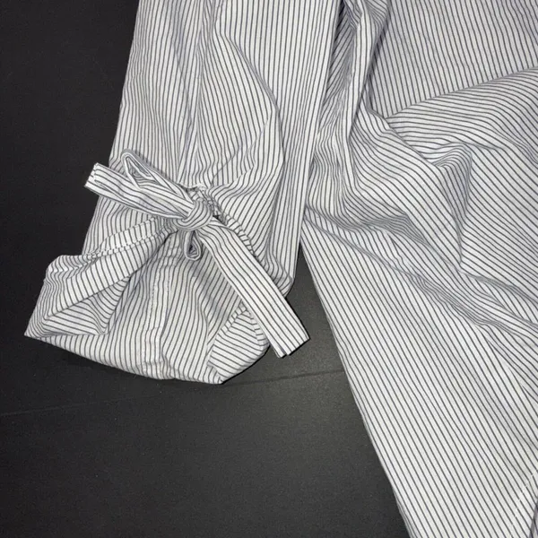 Babaton‎ Aritzia Cold Shoulder Blue Stripe Preppy Quiet Luxury Designer Blouse M - Image 7