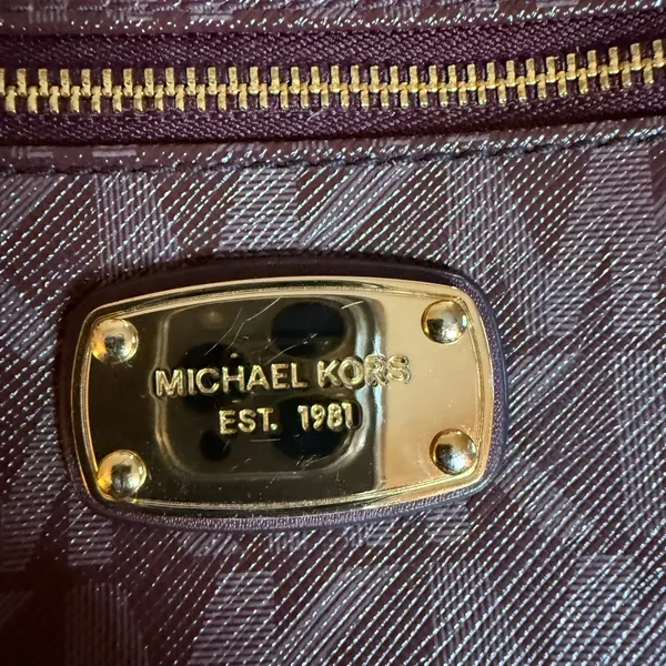 Michael Kors Jet Set Large Signature Wristlet Maroon. - Image 10