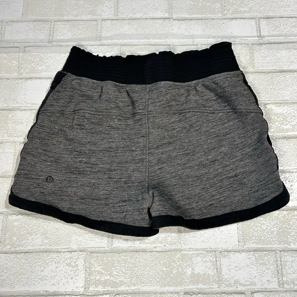 Lululemon Cool and Collected Women's Active Shorts Size 6 - Image 4