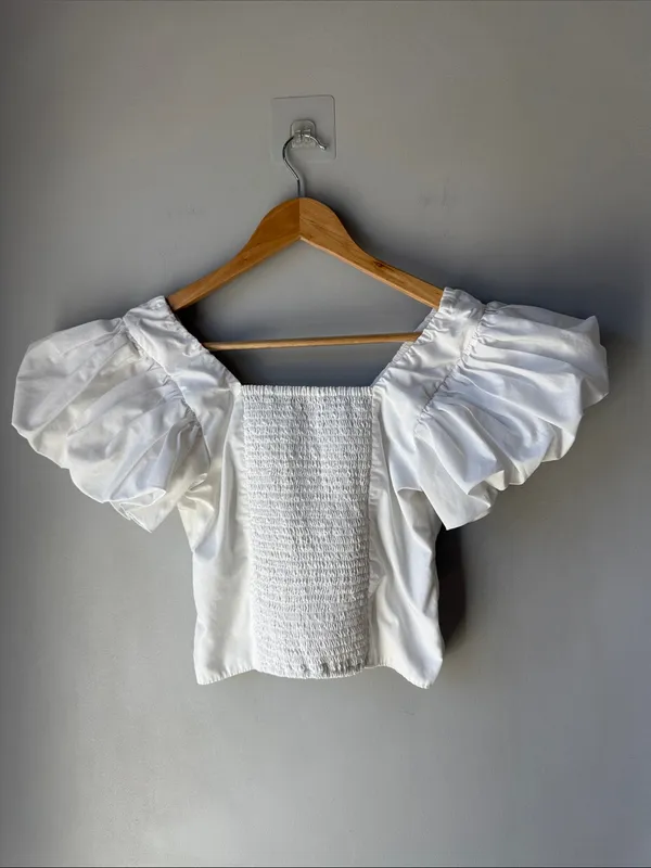 Abercrombie & Fitch White Puff Sleeve V-Neck Crop Top - Image 3