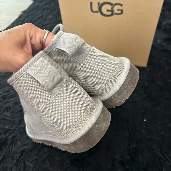 UGG Neumel gray fur lace up ankle boots booties shoes women’s 9 Preowned - Image 6