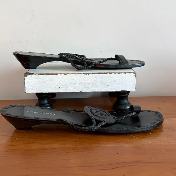 Nine West Hemi Black Leather Braided Medallion Kitten Wedge Sandals 8.5M - Image 5