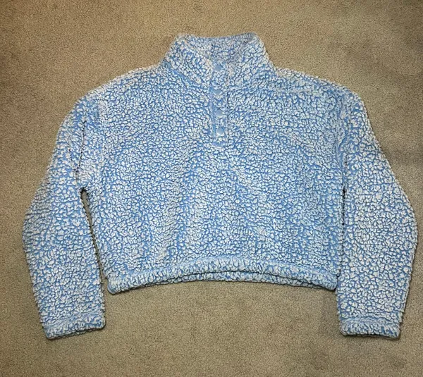 Simone Sherpa Fuzzy Henley Cropped Sweatshirt in White and Blue Size Medium - Image 2