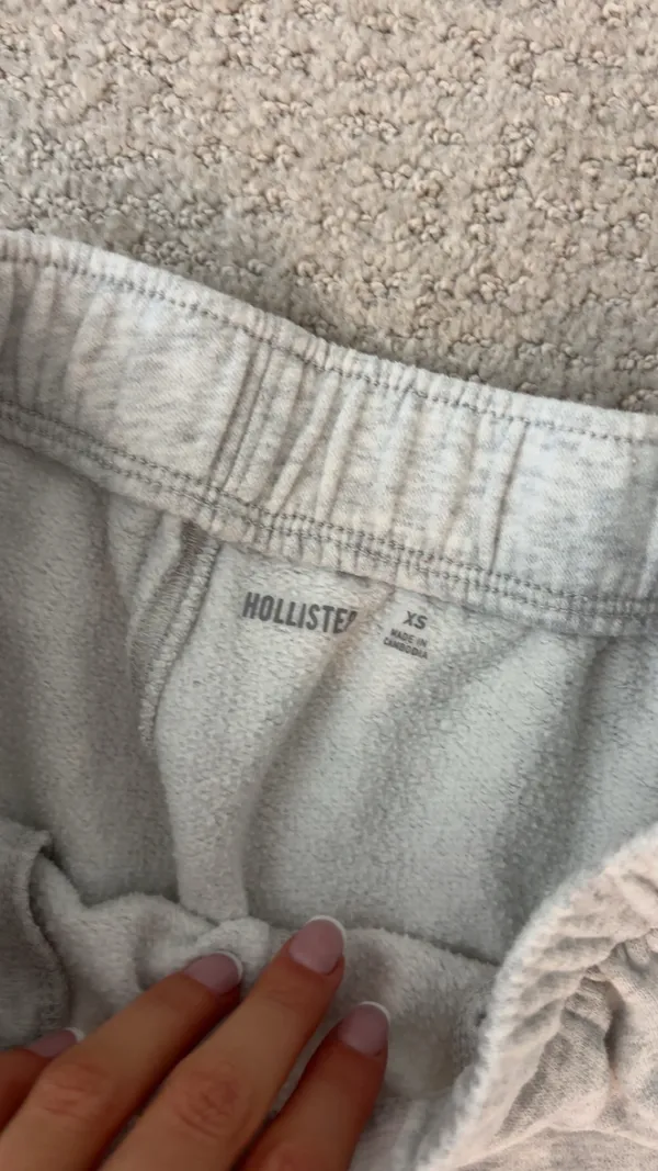 Hollister gray heather sweatpants in XS - Image 2