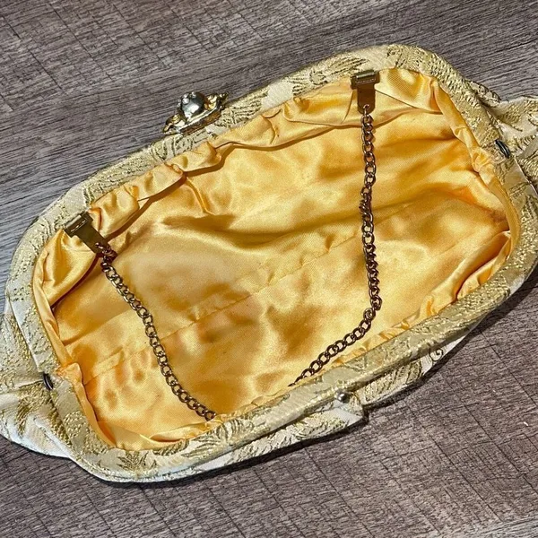Vintage 1950’s Womens Metallic Jacquard Chain Handle Clutch and Gloves Gold Crea - Image 8