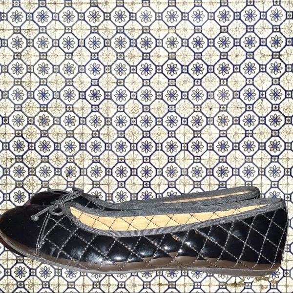Christopher & Banks black patten leather quilted look design with tie on front - Image 4