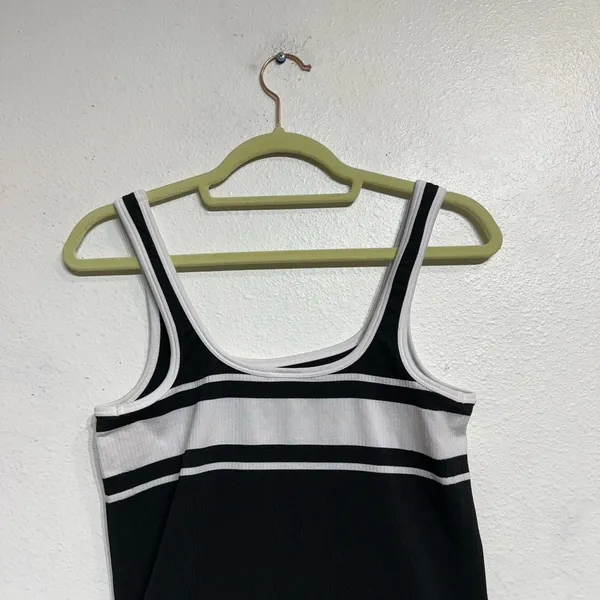 Athleta Black Ribbed Renew Seamless Square Neck Tank Top Sz S - Image 6