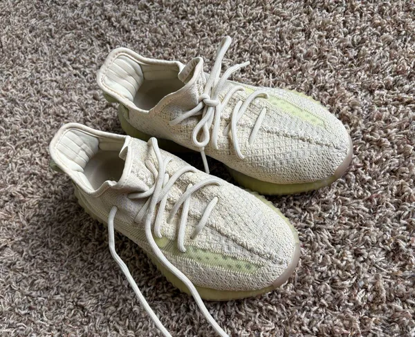 Yeezy Boost - Image 2