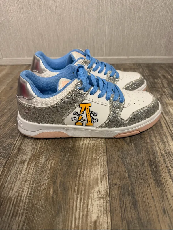 NWOB Women’s White Sneakers with Silver Glitter & Blue Laces Size 9 - Image 2