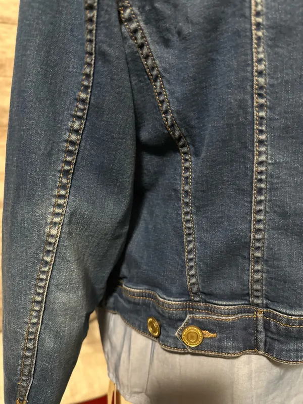 Isaac Mizrahi Denim Jacket - Image 4
