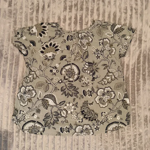 Loft Outlet Sage Green Floral Paisley‎ Ladder Lace Keyhole Back Blouse Large - Image 8