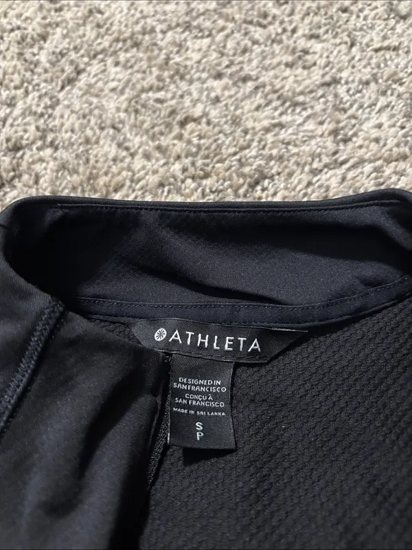 Athleta Whistler Half Zip size small - Image 2