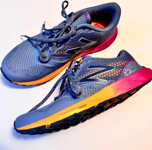New Balance Women's Running Athletic Sporty Two Color Logo Sneakers NWOT - Image 6