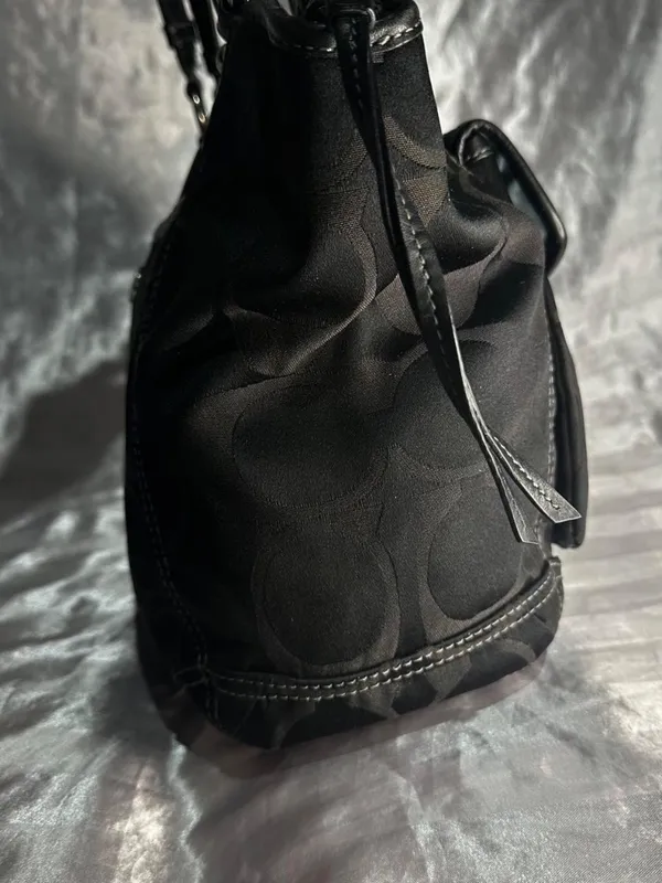 Vintage Y2K Coach Signature Leah Turnlock Black Shoulder Bag - Image 3