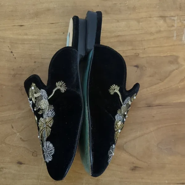 Betsey Johnson Eden Velour Embellished Slide Size 8M - Image 5