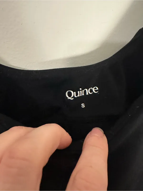Quince Ultra-Form V-Neck Cropped Tank black small - Image 3