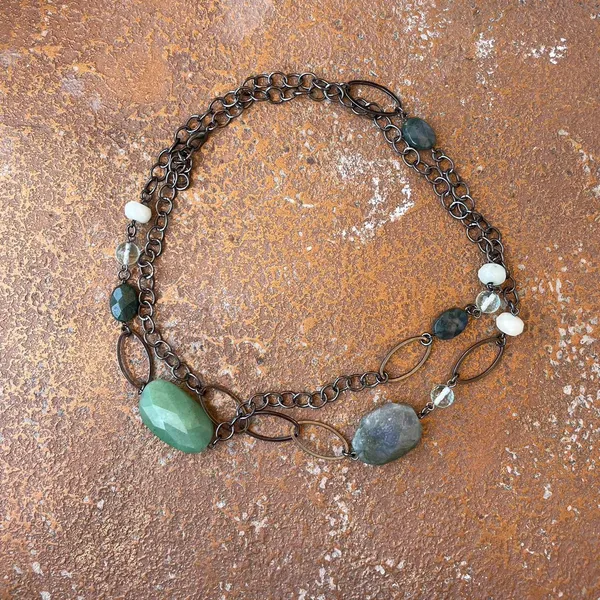 Beautiful vintage green beaded rock necklace - Image 2
