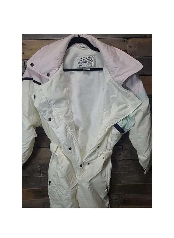 Profile Women’s pink and white ski suit - Image 11