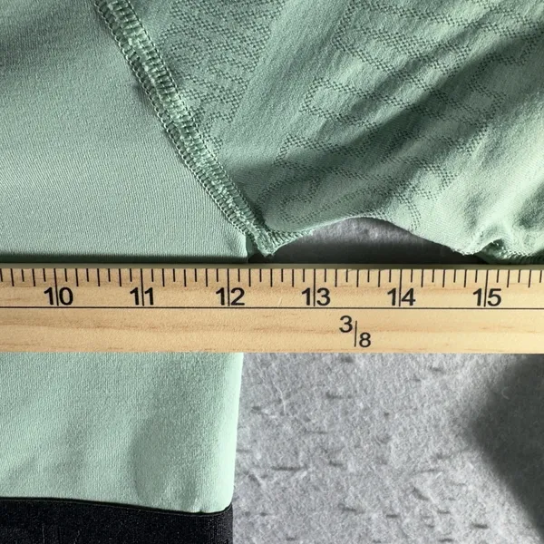 3071 | Gymshark Illumination Seamless Crop Top Sage Green Womens XS - Image 3